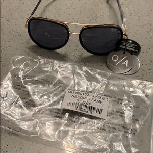 Quay NEEDING FAME sunglasses black/smoke